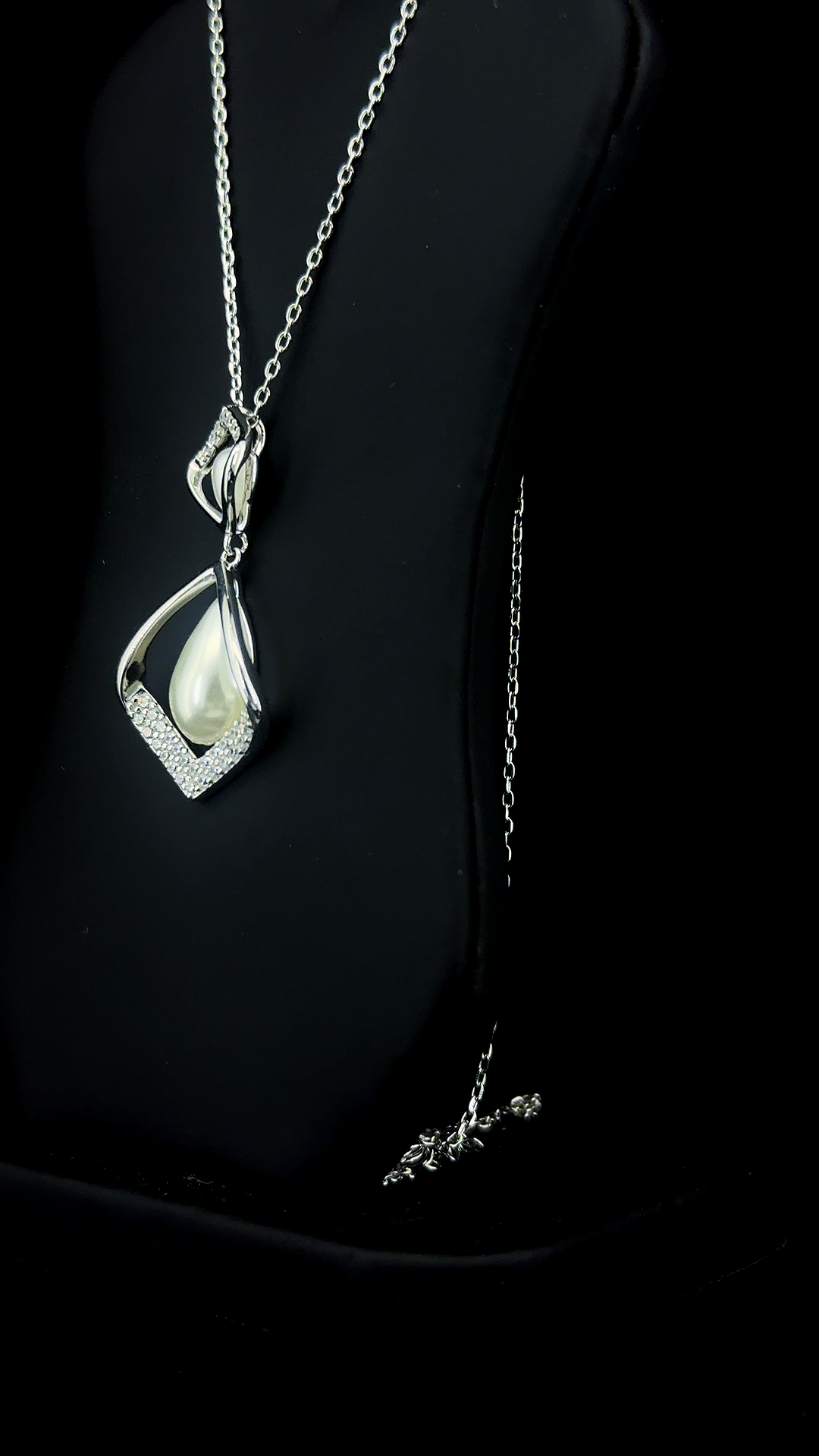 Pearl Drop Pendant Chain
