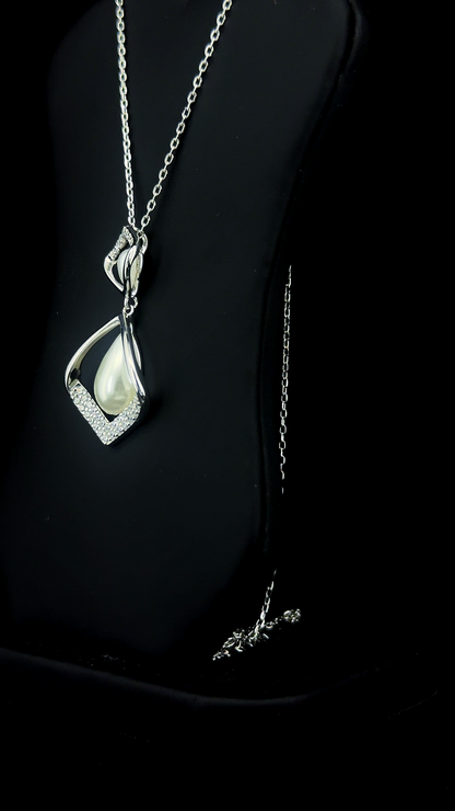 Pearl Drop Pendant Chain