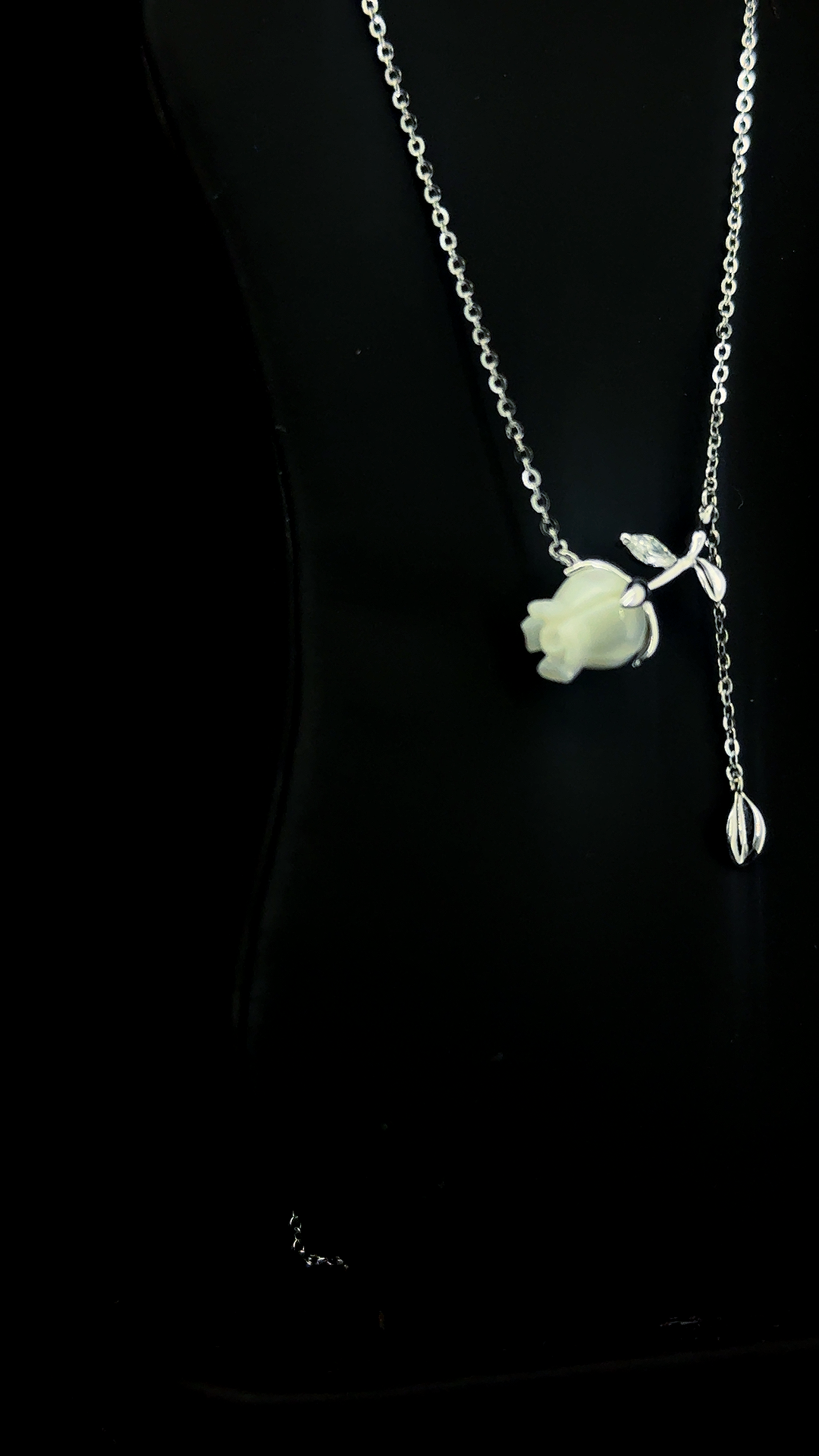 Lune Tulip Pendant Chain