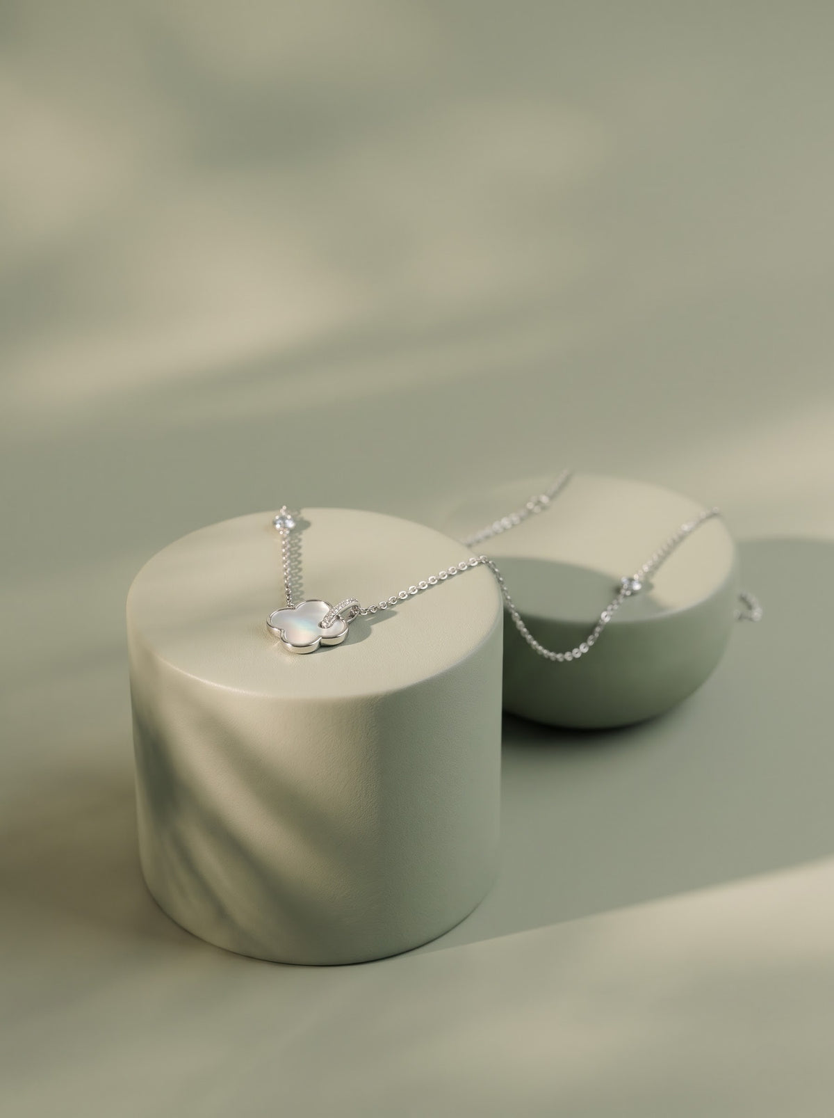 Clover Stone Pendant Chain