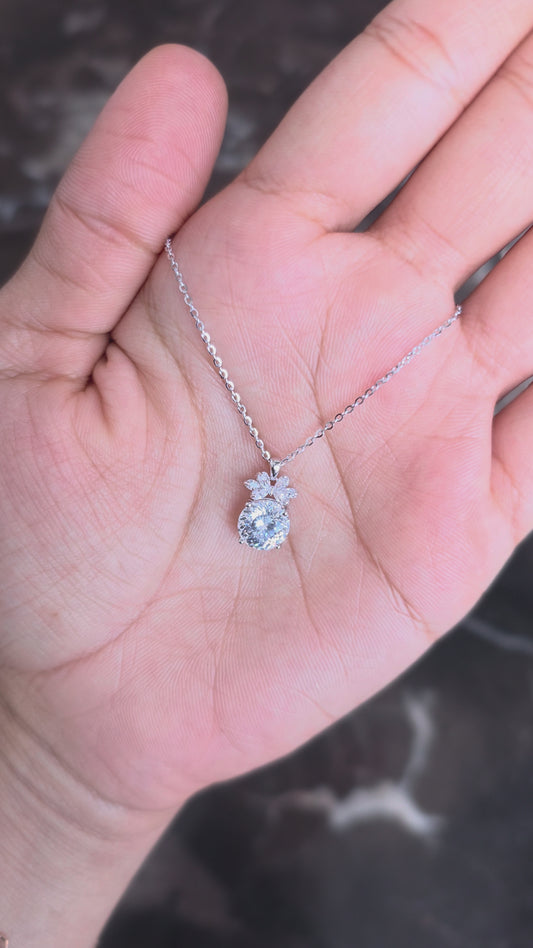 Bloom Cluster Pendant Chain