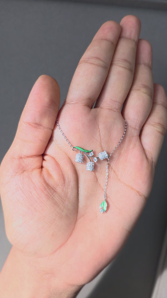 Lily Pendant Chain
