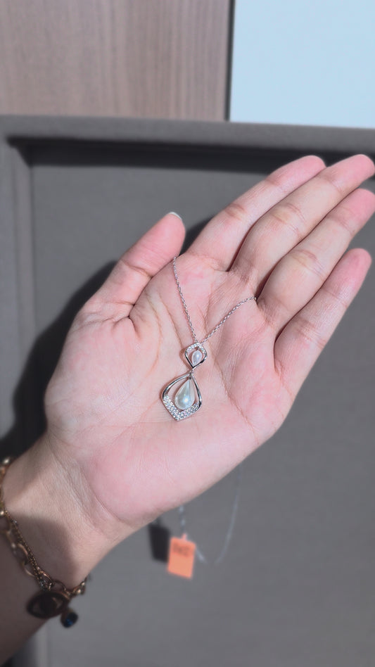 Pearl Drop Pendant Chain