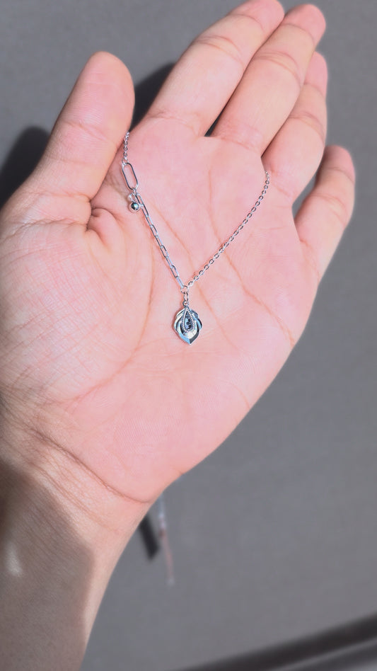 Plume Pendant Chain